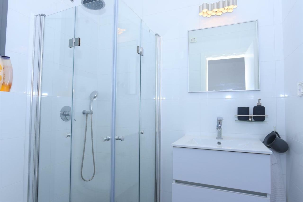 Aristone Luxury Apartment Τιβεριάδα Εξωτερικό φωτογραφία